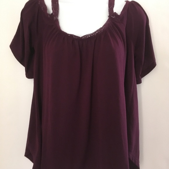 Mudd Tops - Mudd Dark Red Maroon Top Mudd Tops - Mudd Dark Red Maroon Top